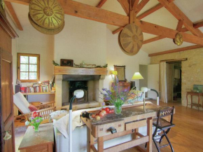 Cozy Holiday Home in Bouzic South of France near Meadows